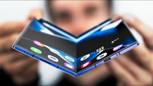 گوشی سامسونگ Galaxy Z Fold 7 از زاویه پایین