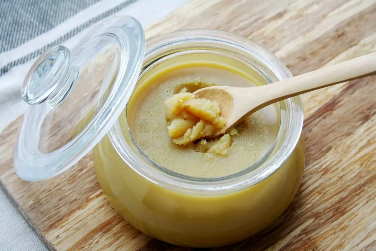 روغن حیوانی در ظرف