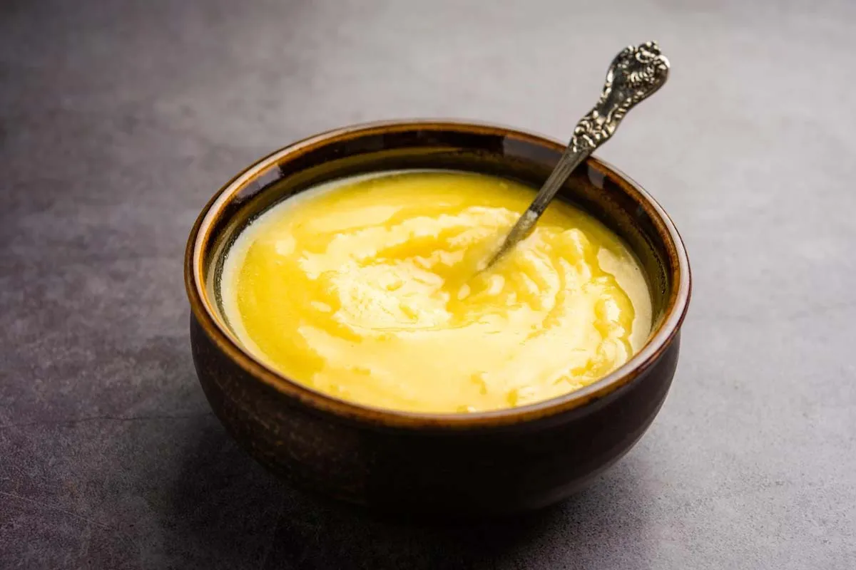روغن حیوانی در کاسه